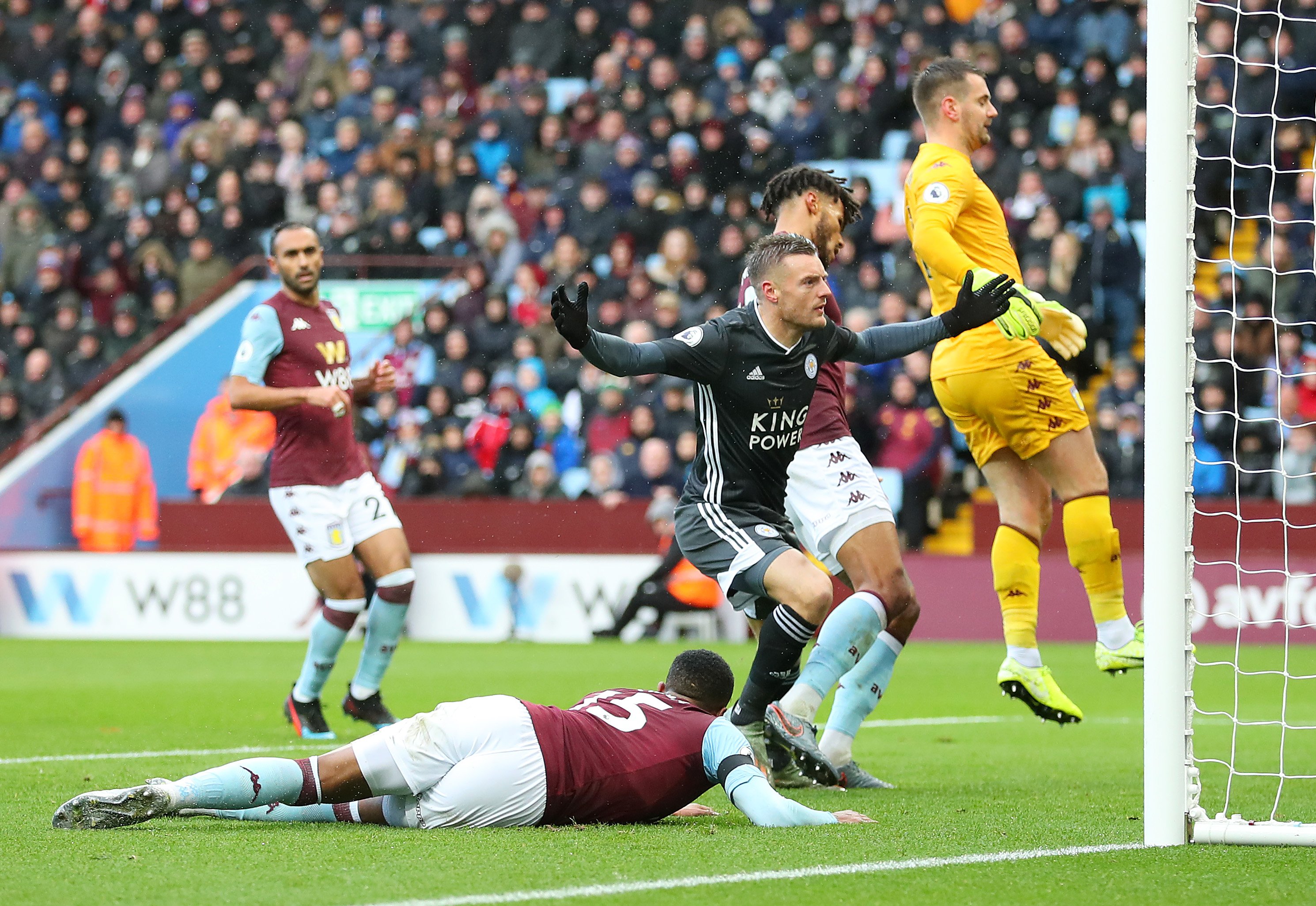 他在攻防两 他在攻防两